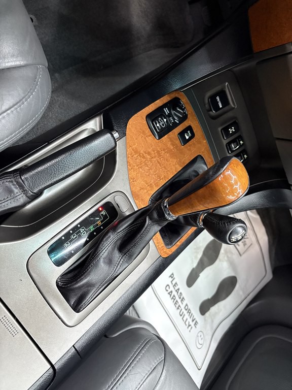 2004 Lexus GX Image 18