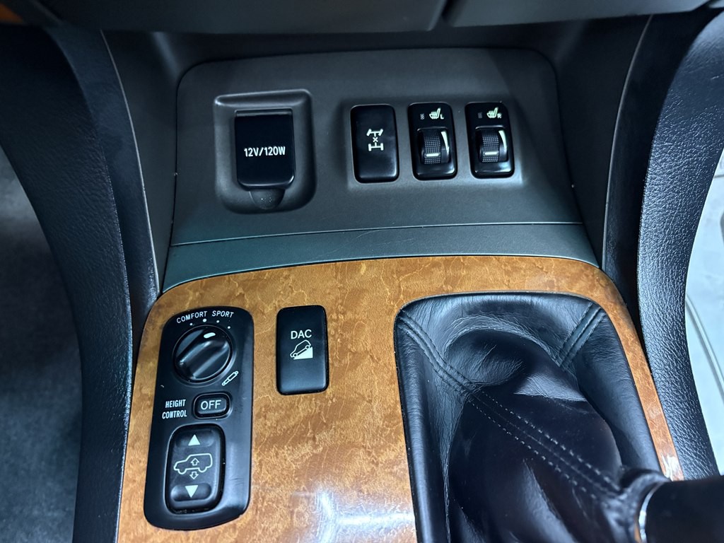 2004 Lexus GX Image 19