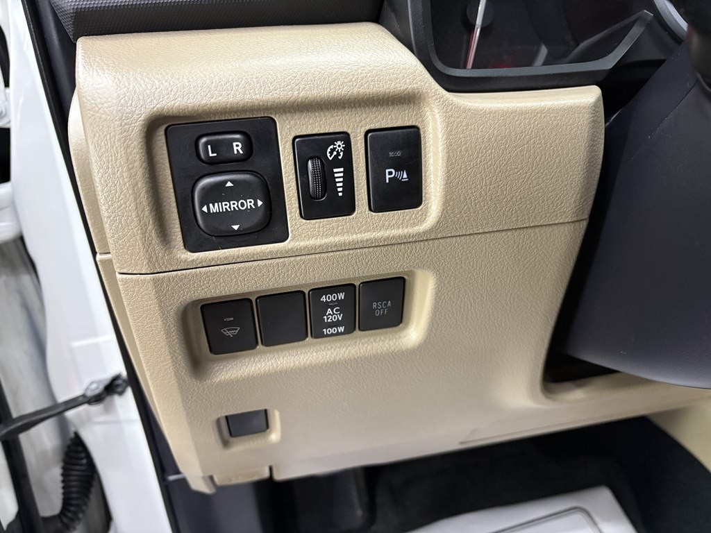 2013 Toyota 4Runner Image 18