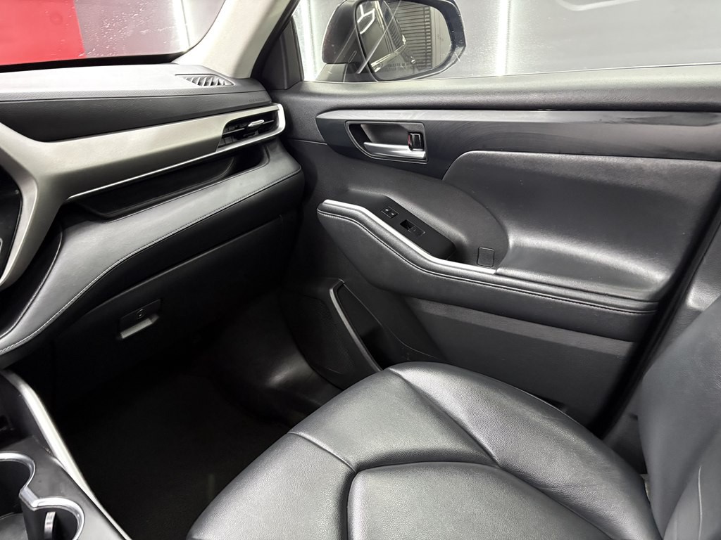 2021 Toyota Highlander Image 17