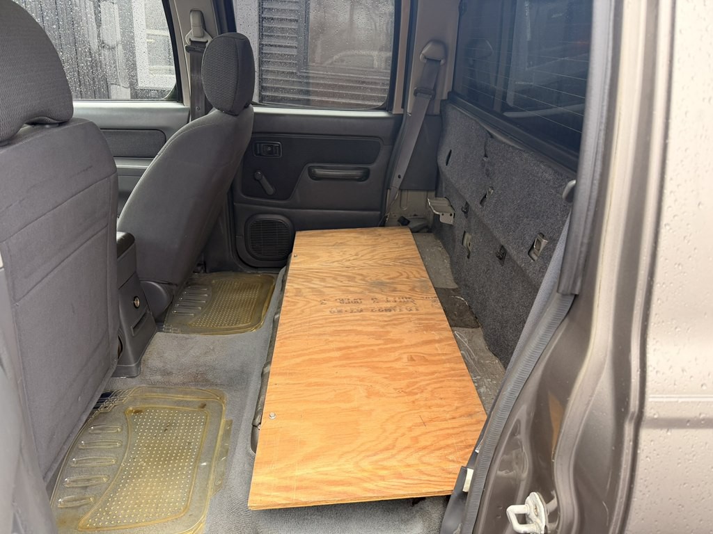 2003 Nissan Frontier Image 9