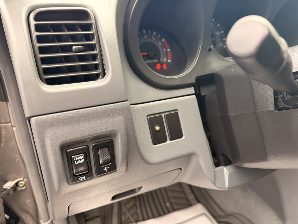 2003 Nissan Frontier Image 13