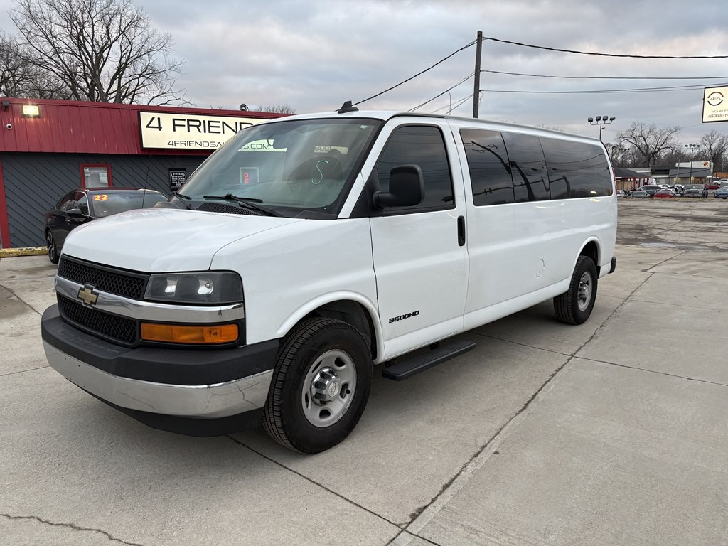 2017 Chevrolet Express Image 1