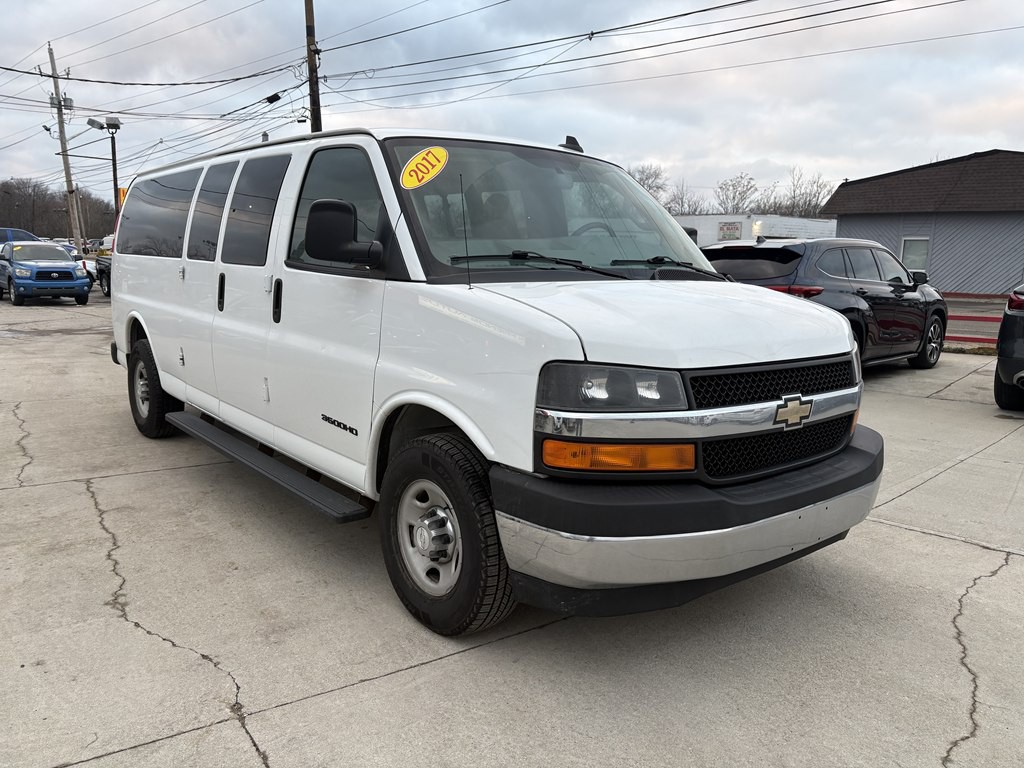 2017 Chevrolet Express Image 3