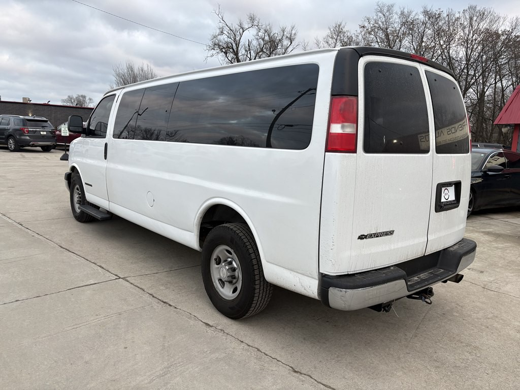 2017 Chevrolet Express Image 6