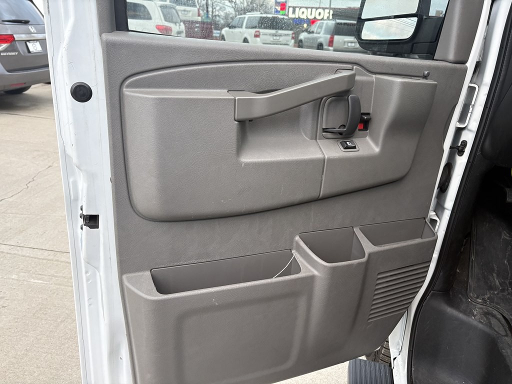 2017 Chevrolet Express Image 7