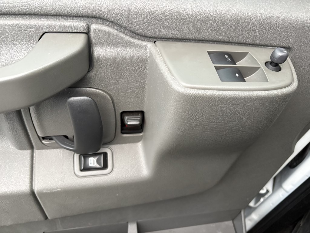 2017 Chevrolet Express Image 8