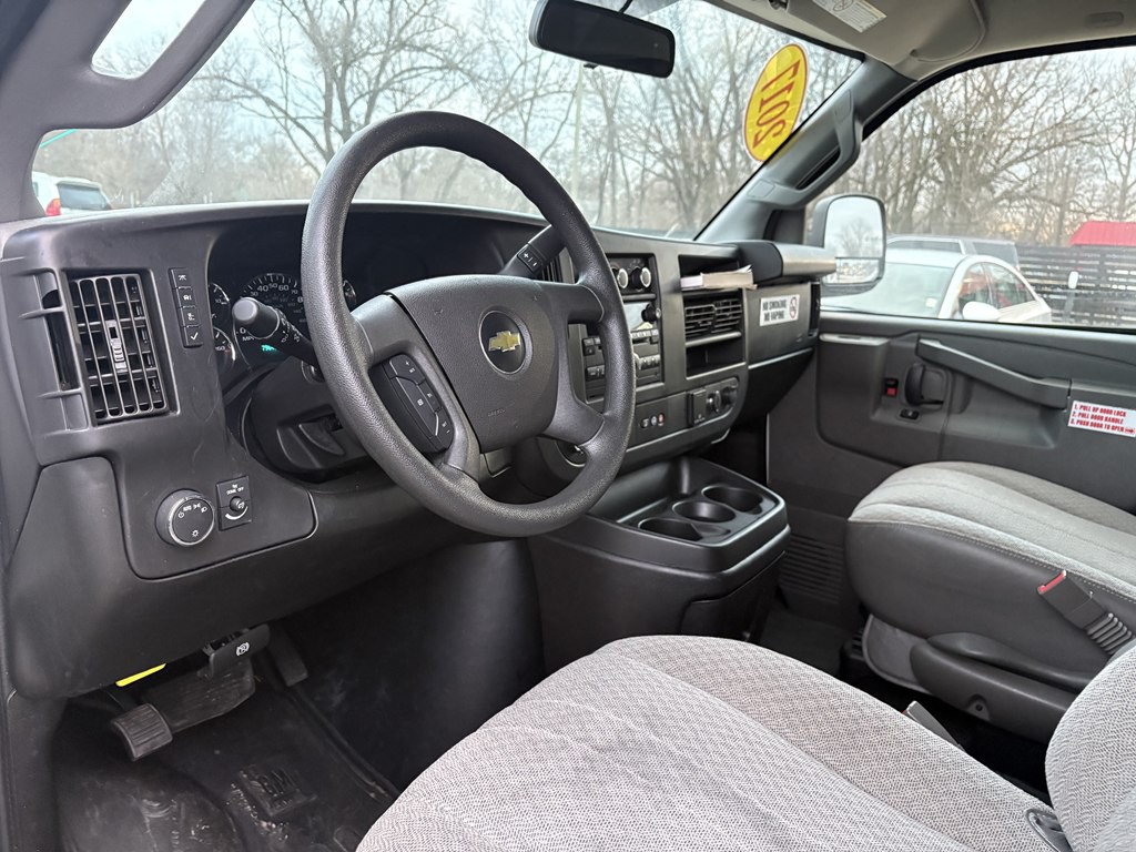 2017 Chevrolet Express Image 9