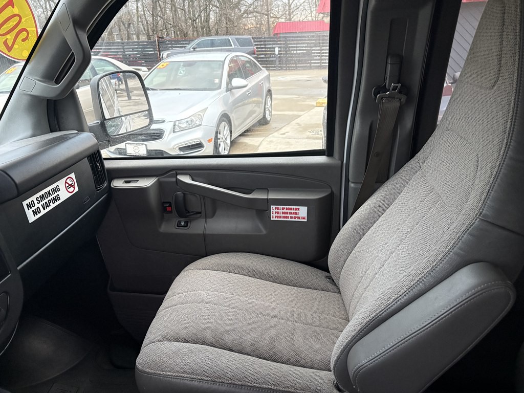 2017 Chevrolet Express Image 15