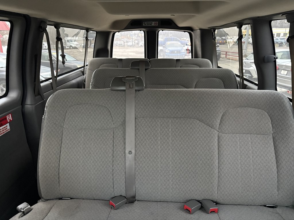 2017 Chevrolet Express Image 17