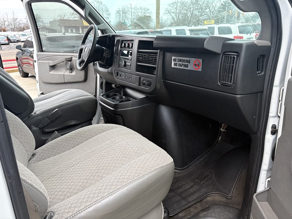 2017 Chevrolet Express Image 18