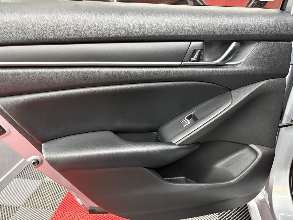 2018 Honda Accord Image 9