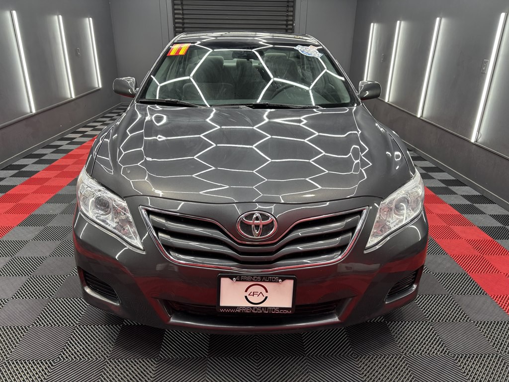2011 Toyota Camry Image 2