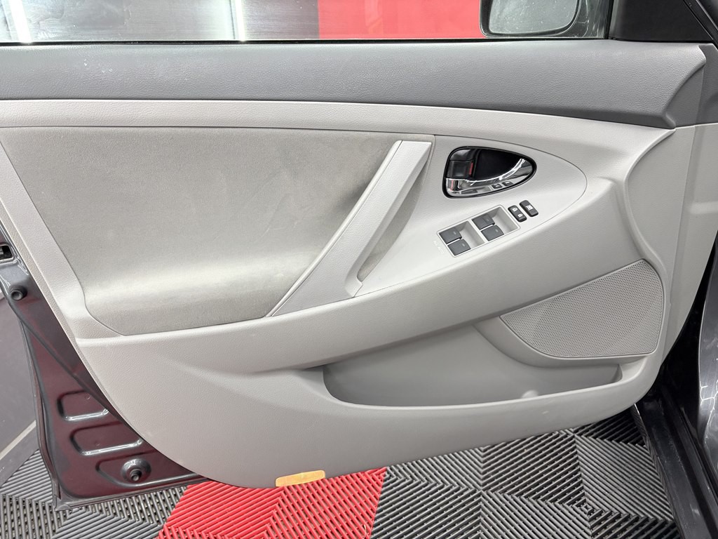 2011 Toyota Camry Image 7