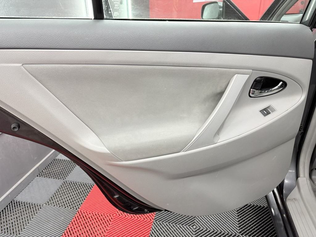 2011 Toyota Camry Image 9