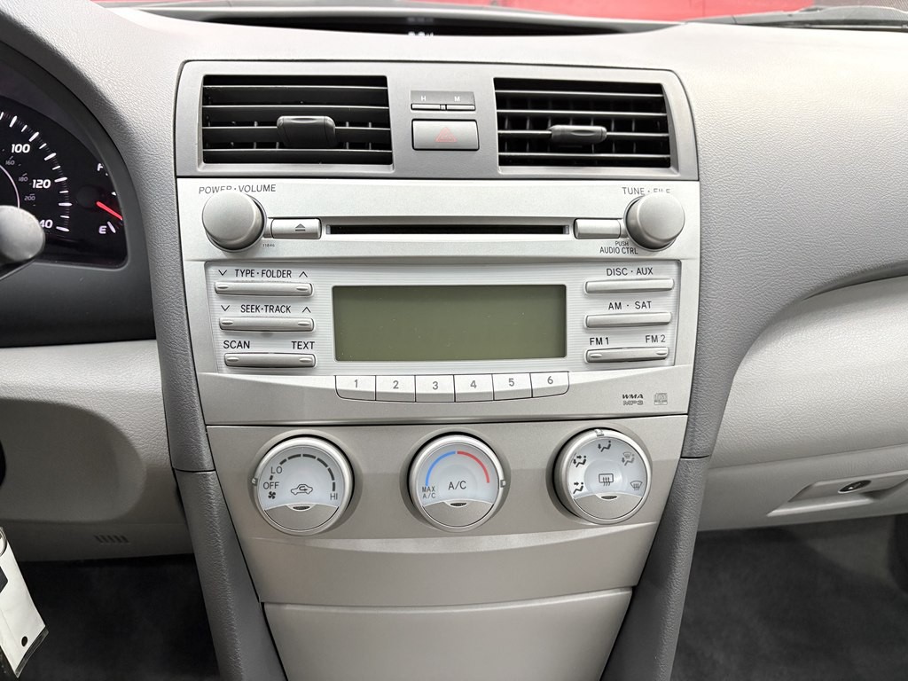 2011 Toyota Camry Image 16