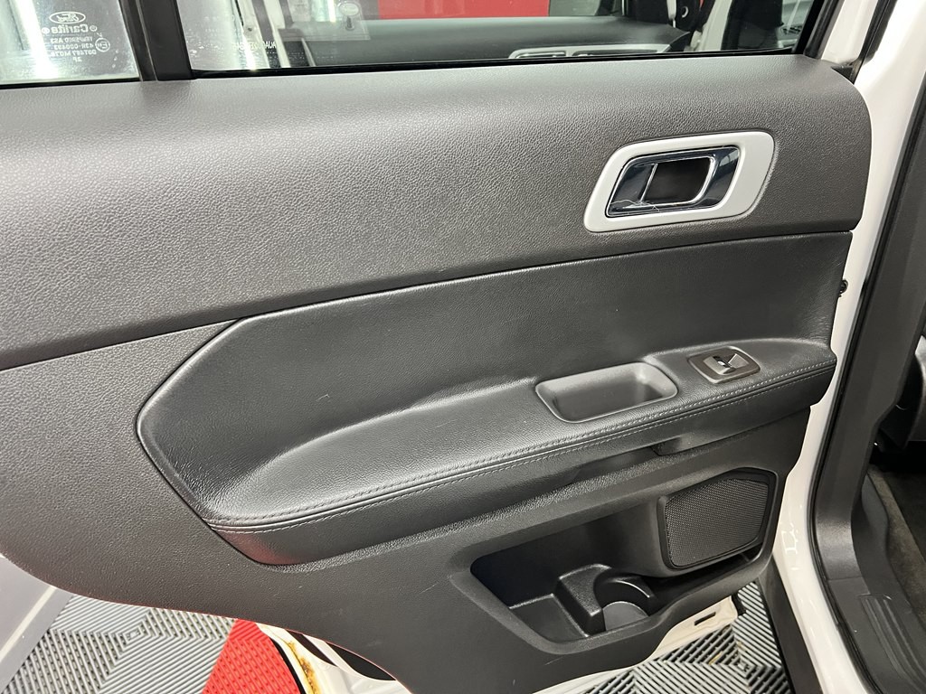 2013 Ford Explorer Image 9