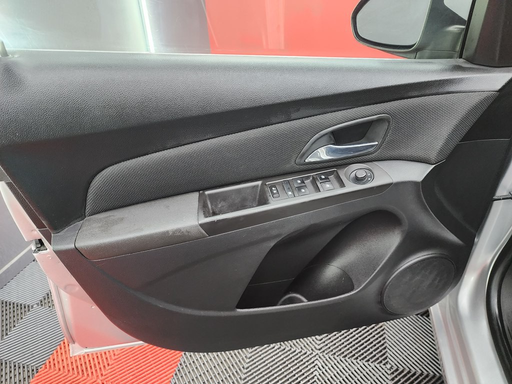 2015 Chevrolet Cruze Image 7