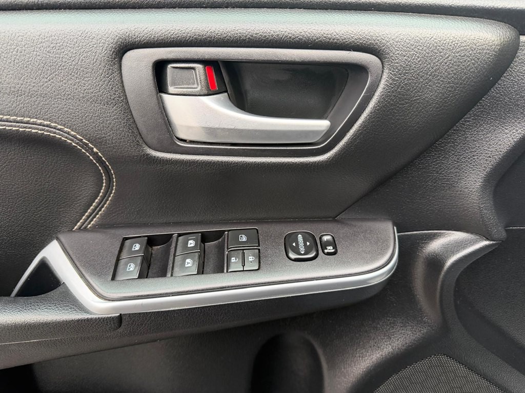 2015 Toyota Camry Image 9