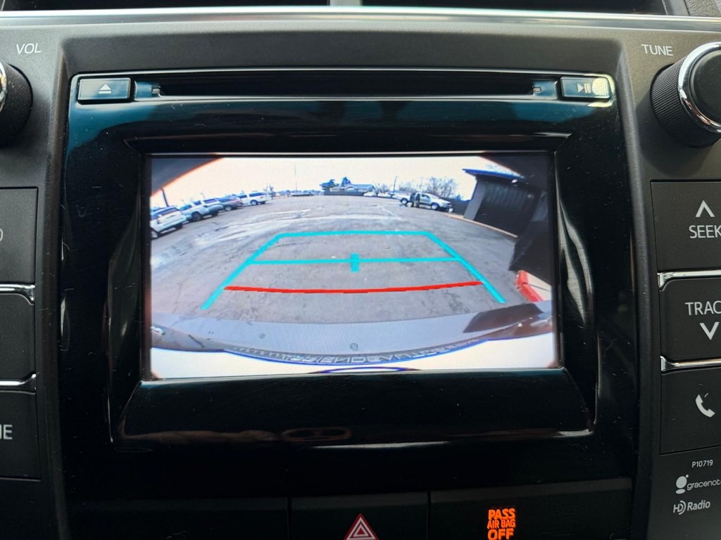 2015 Toyota Camry Image 18