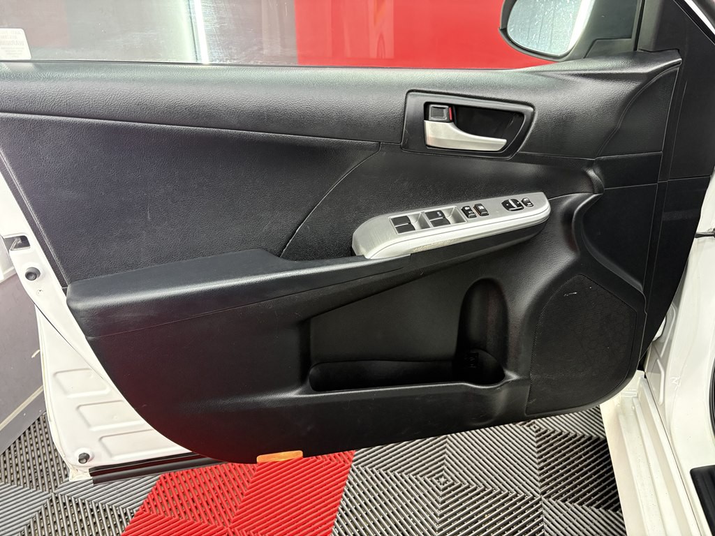 2012 Toyota Camry Image 7