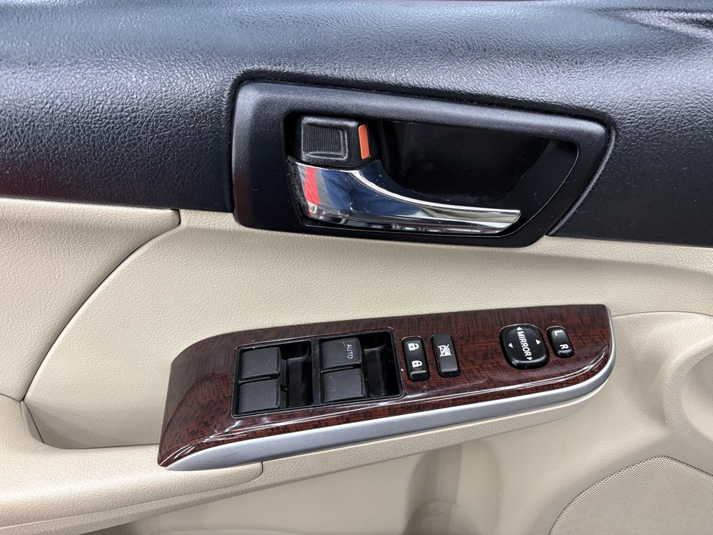 2012 Toyota Camry Image 8