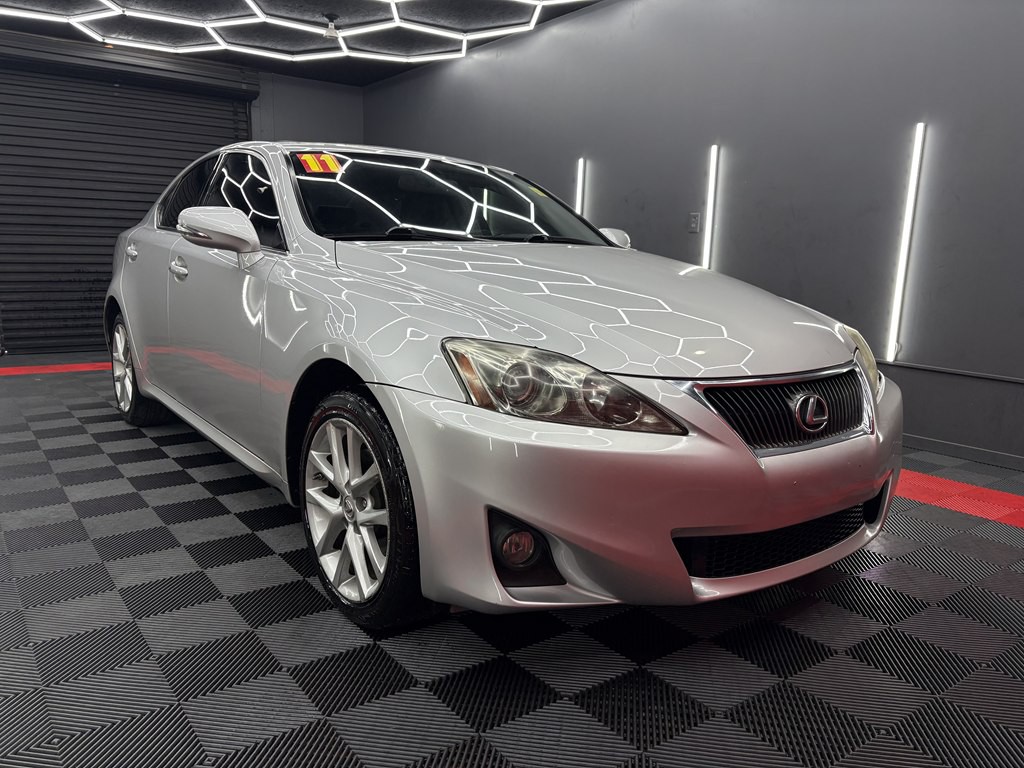 2011 Lexus IS Image 3