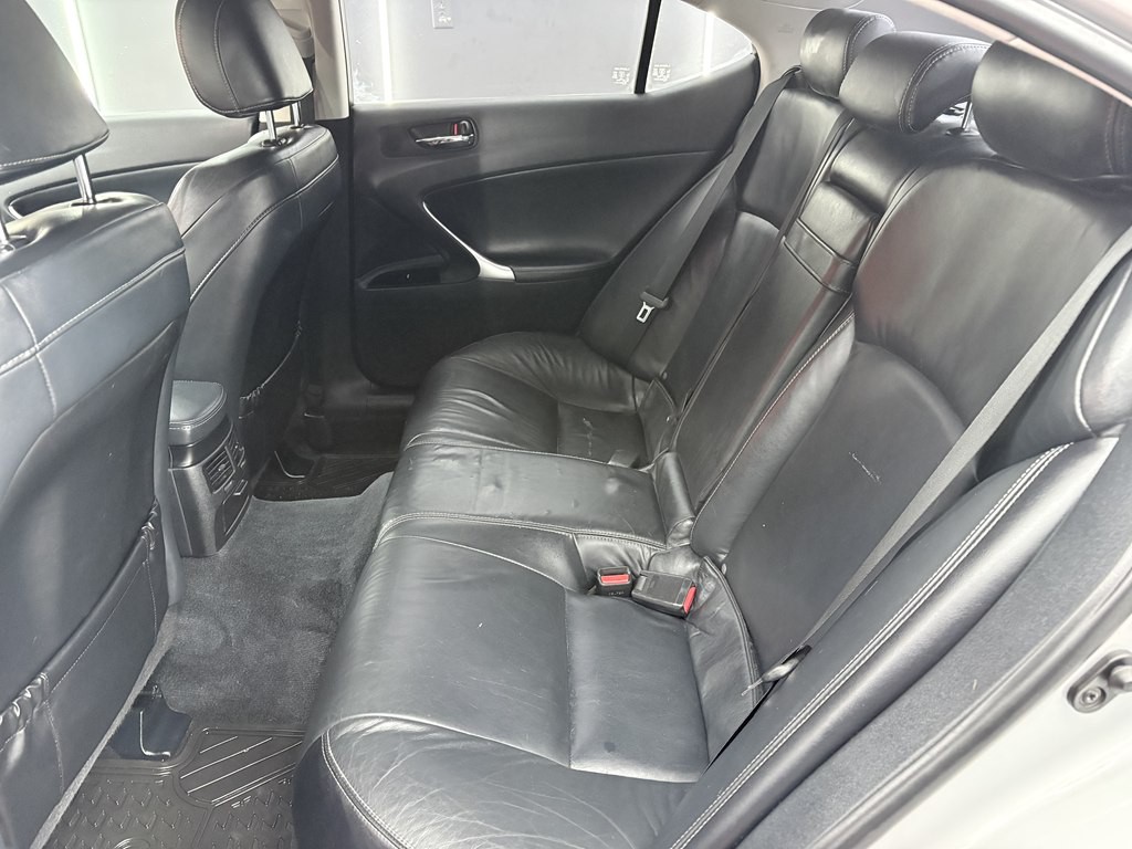 2011 Lexus IS Image 11