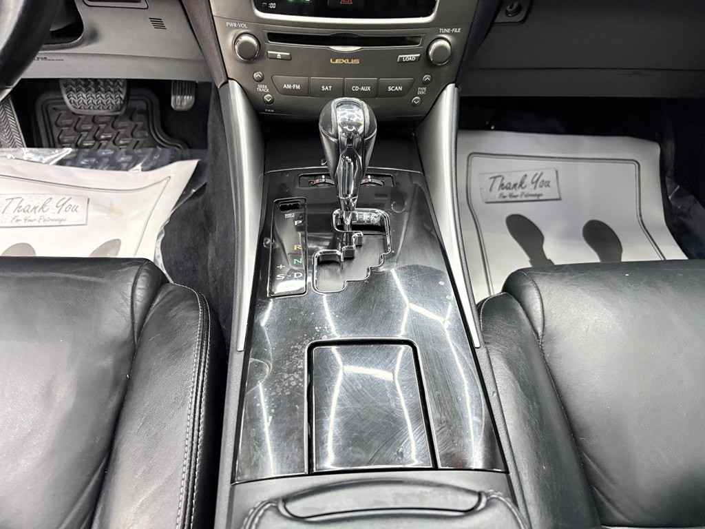 2011 Lexus IS Image 16