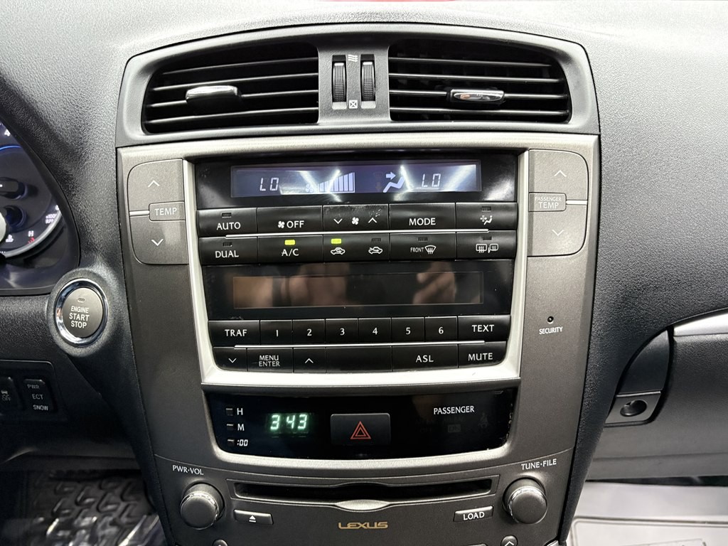 2011 Lexus IS Image 22