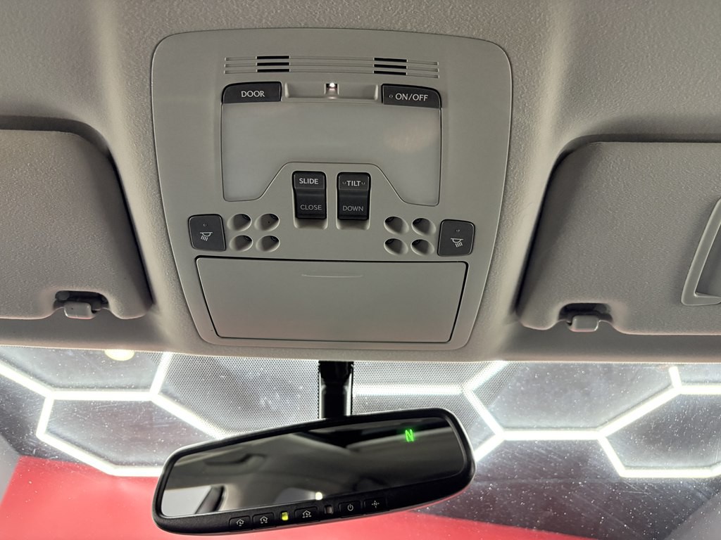 2011 Lexus IS Image 24