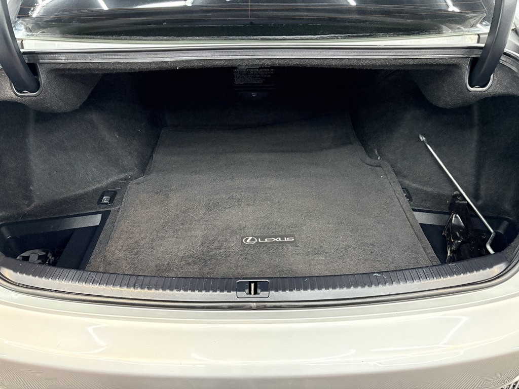 2011 Lexus IS Image 26