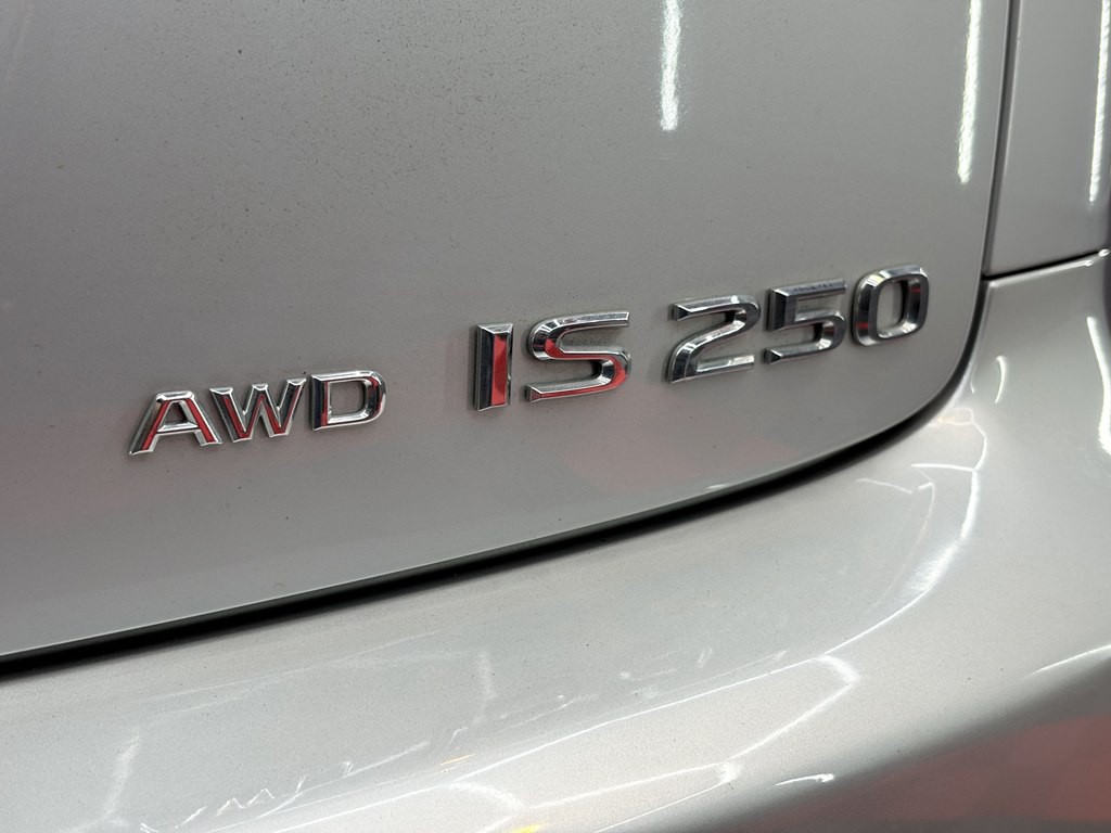 2011 Lexus IS Image 28