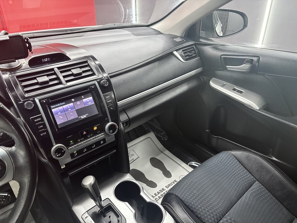 2014 Toyota Camry Image 20