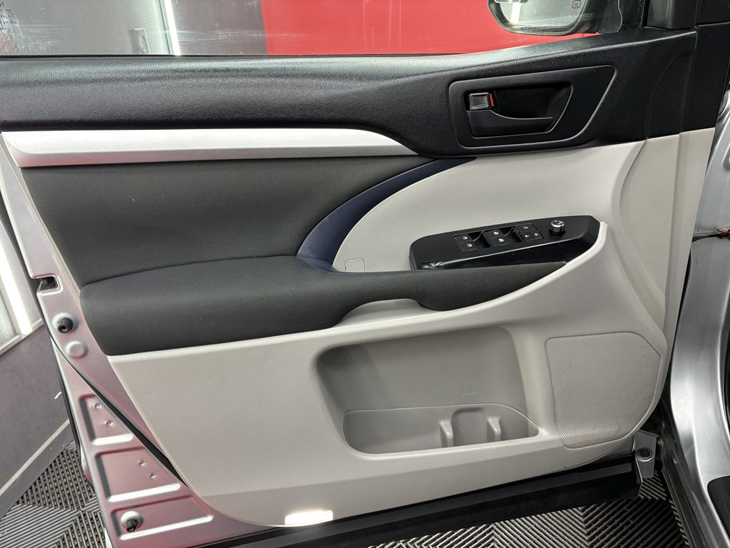 2017 Toyota Highlander Image 7
