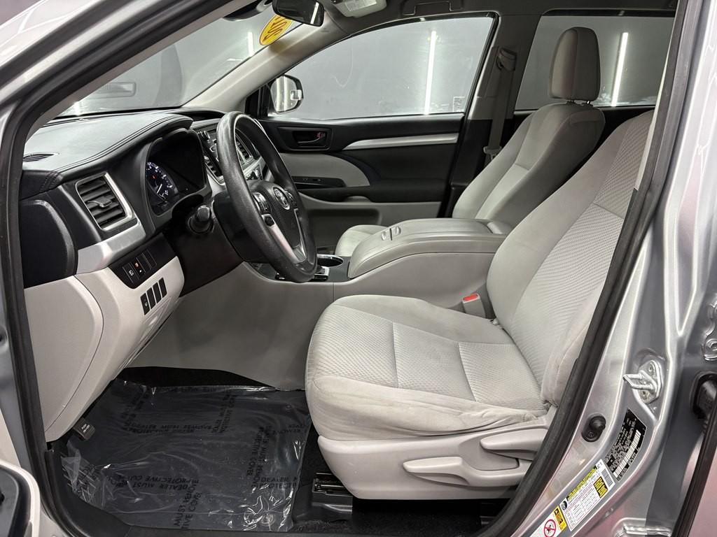 2017 Toyota Highlander Image 9