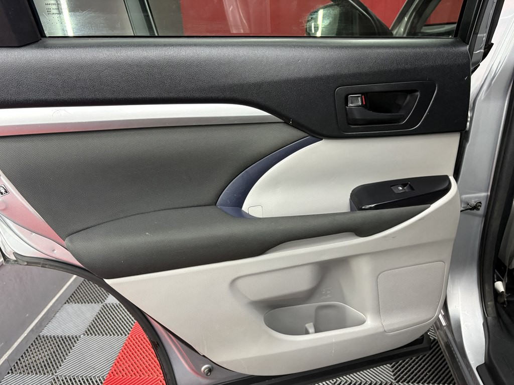 2017 Toyota Highlander Image 10