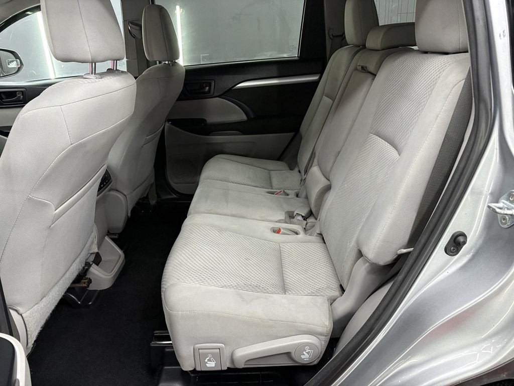 2017 Toyota Highlander Image 11