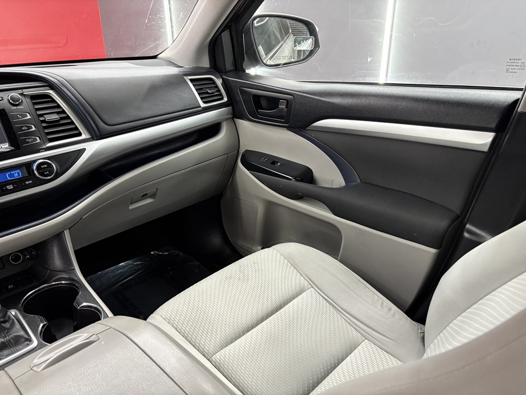 2017 Toyota Highlander Image 14