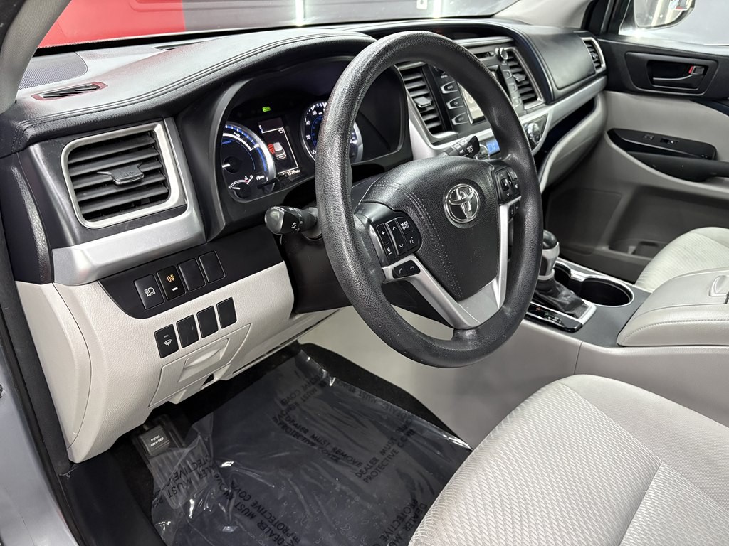 2017 Toyota Highlander Image 16