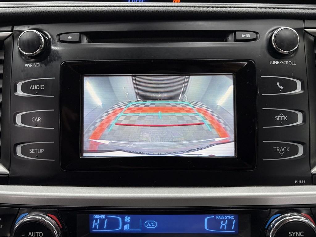 2017 Toyota Highlander Image 26