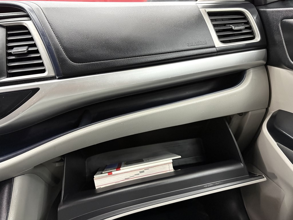 2017 Toyota Highlander Image 27