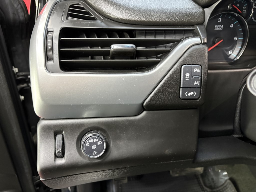 2018 Chevrolet Suburban Image 16