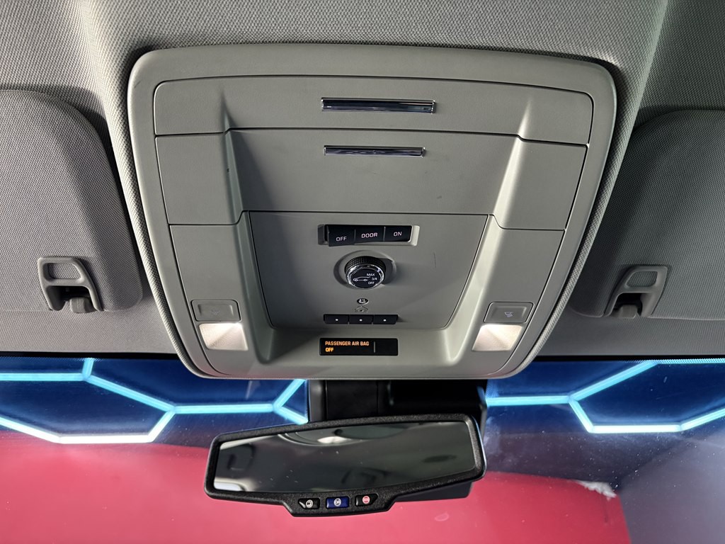 2018 Chevrolet Suburban Image 24