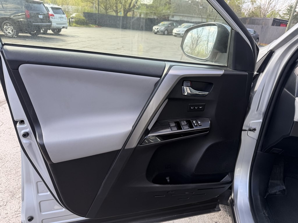 2016 Toyota Rav4 Image 8