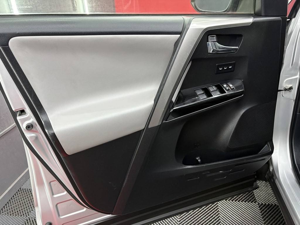 2016 Toyota Rav4 Image 7