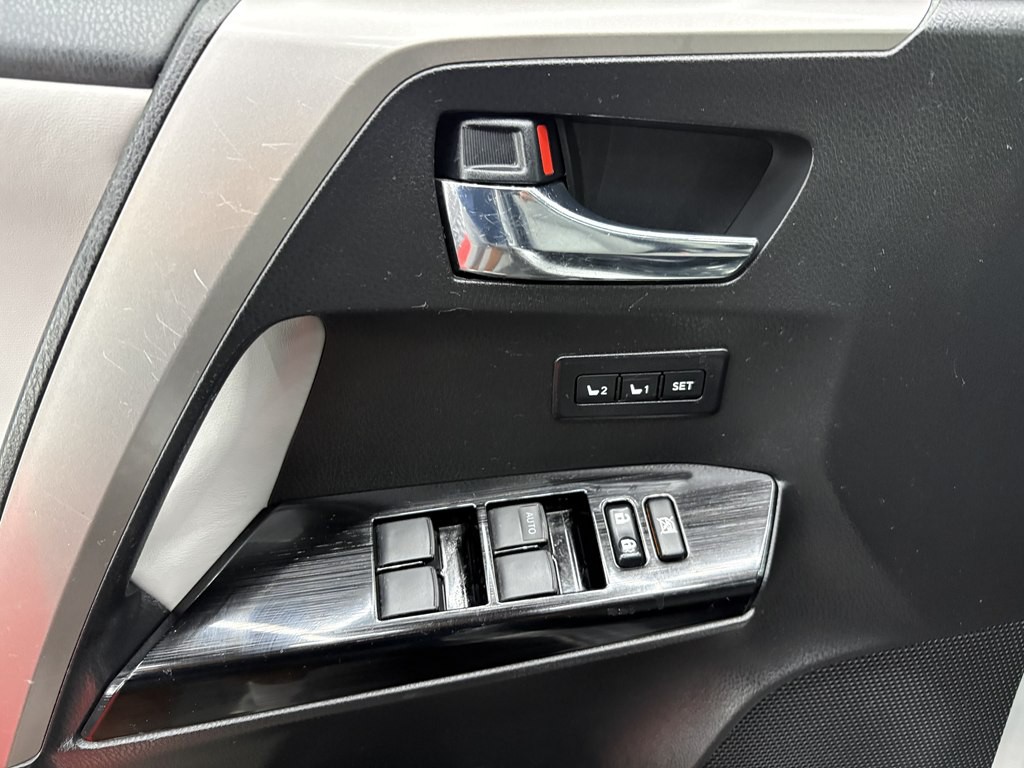 2016 Toyota Rav4 Image 8