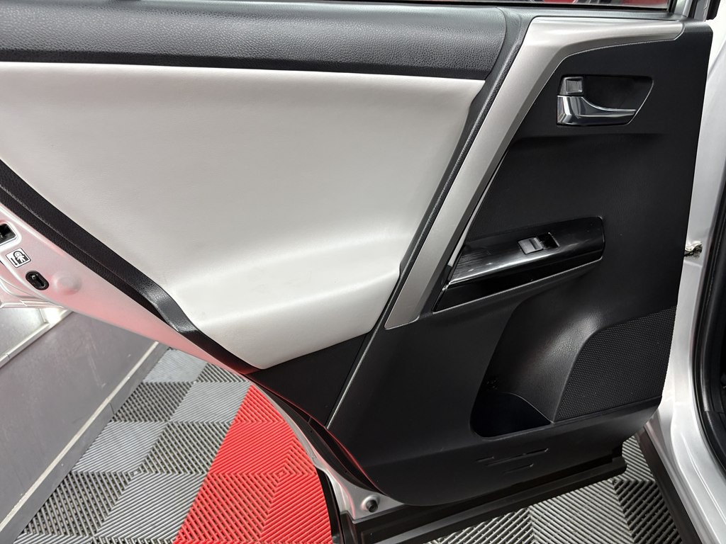 2016 Toyota Rav4 Image 10