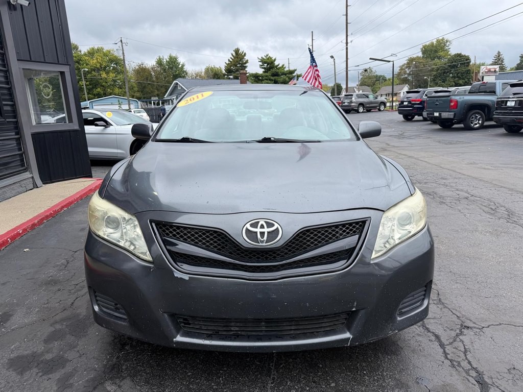 2011 Toyota Camry Image 2