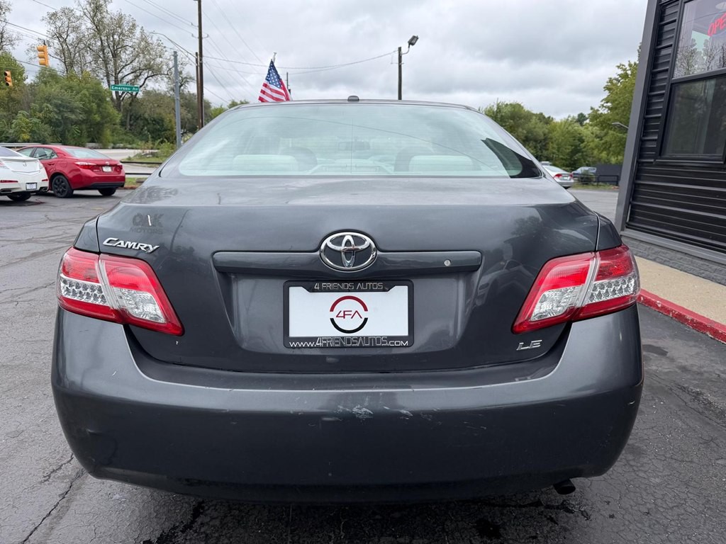 2011 Toyota Camry Image 4